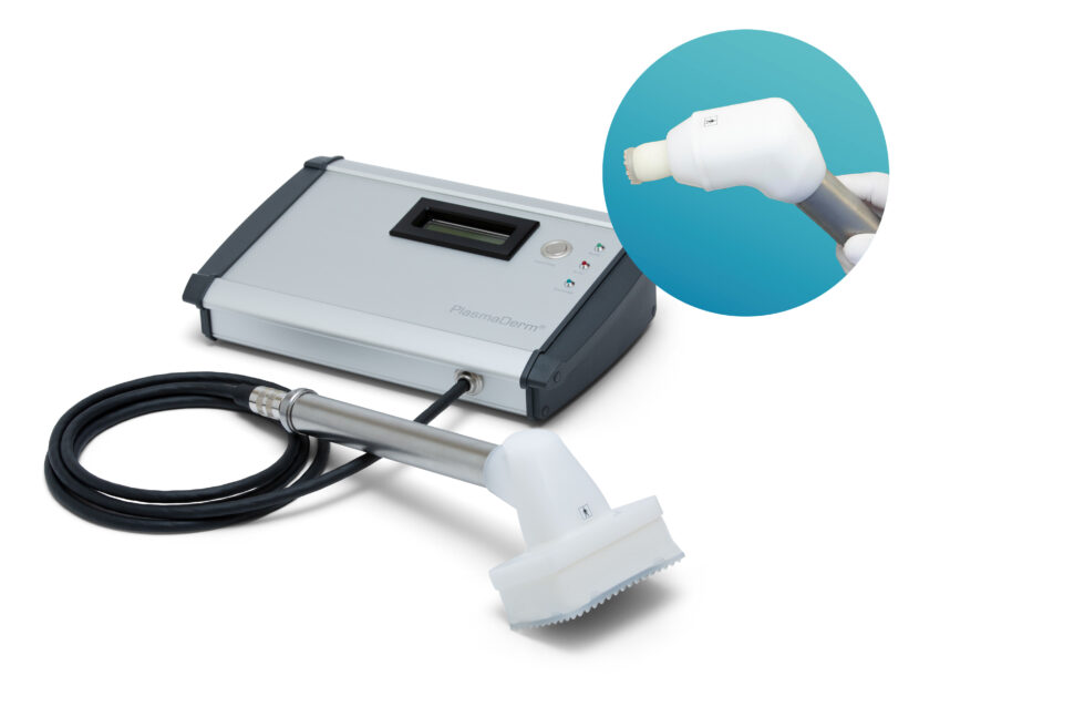 PlasmaDerm-Konsole mit Handstück und den Spacer-Aufsätzen Flex und Cutan für unterschiedliche Wundgrößen